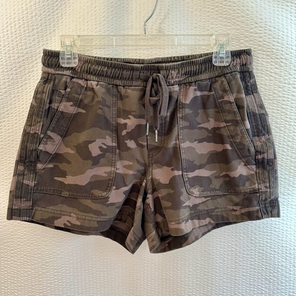 Athleta Pants - Athleta Farallon Women’s Brown Camo Shorts Size: 6